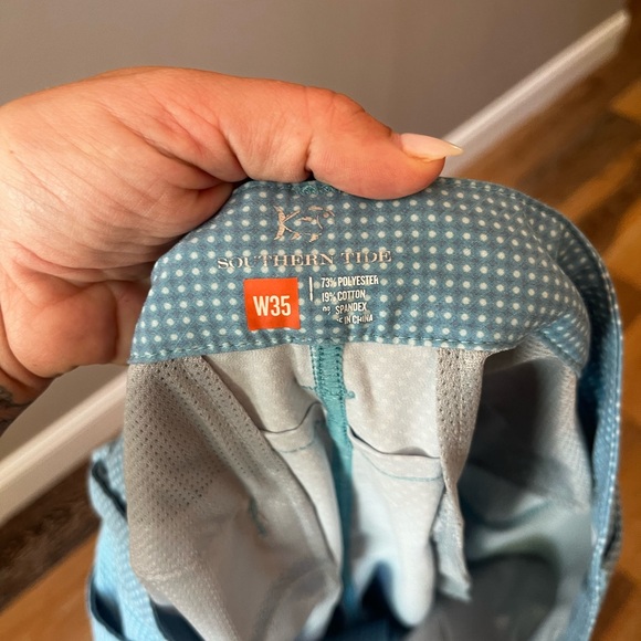 Southern tide Men's Blue polka dot Patterned Shorts - Picture 3 of 6